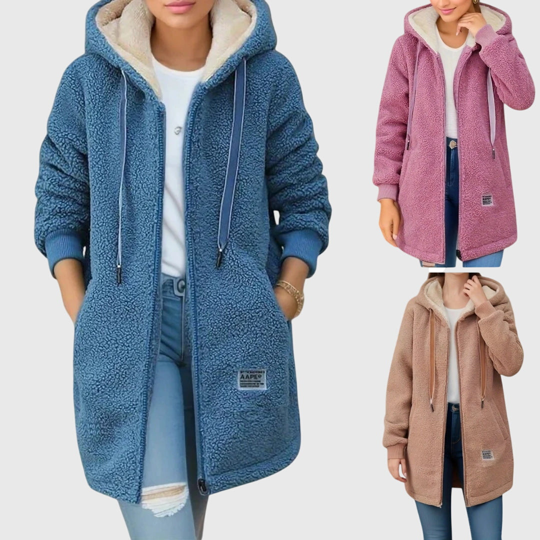 Veste en polaire pour femme Lieke™ de Danoir Paris, veste douce en tissu polaire avec col et manches longues.