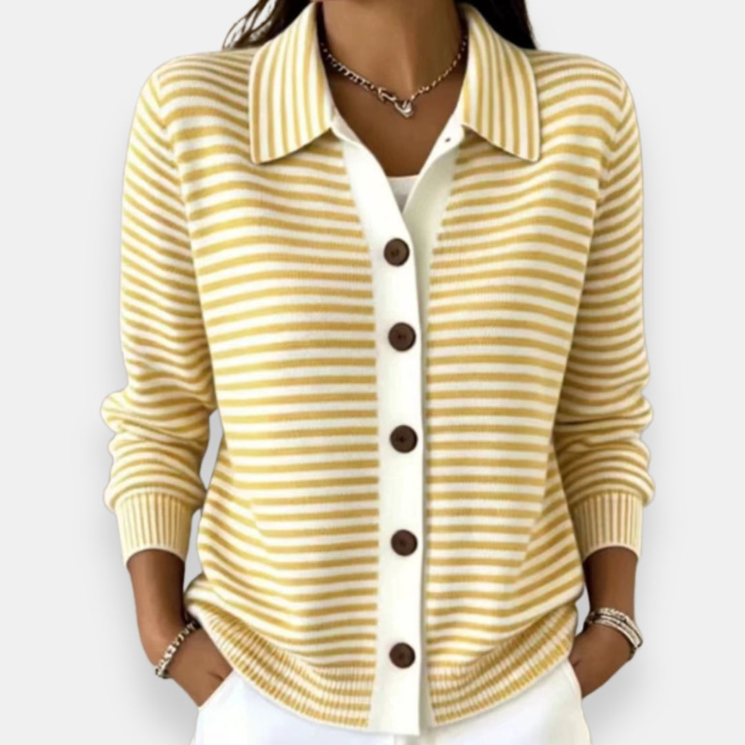 Cardigan boutonné rayé Nola™ de Danoir Paris, en laine douce, porté avec poignets et col en tricot élégant.