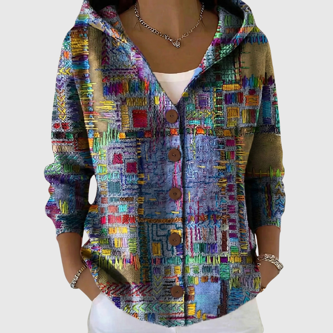 Cardigan Danoir Paris à capuche en maille, confort, doux, avec détails en tricot, porté sur un modèle.