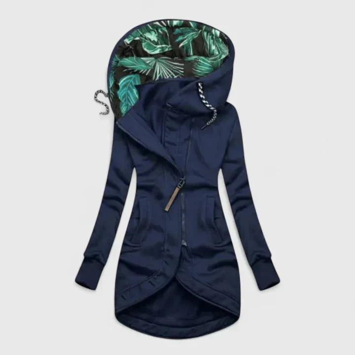 Veste confortable Annalysiah de Danoir Paris, en tissu doux, portée par un mannequin, style décontracté et moderne.