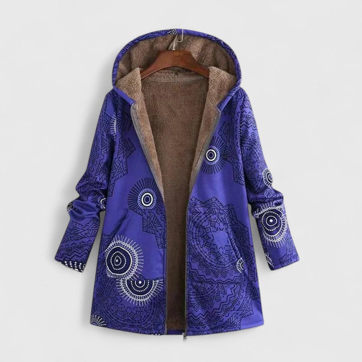 Veste confortable Hyraelleh de Danoir Paris, en tissu doux, portée en mode décontracté, vue de face sur un fond neutre.