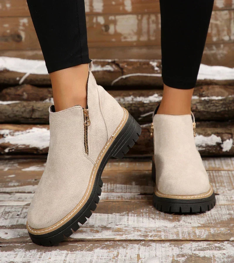 Bottines confort Danoir Paris Alessia en cuir noir avec semelle antidérapante, style élégant et modern.