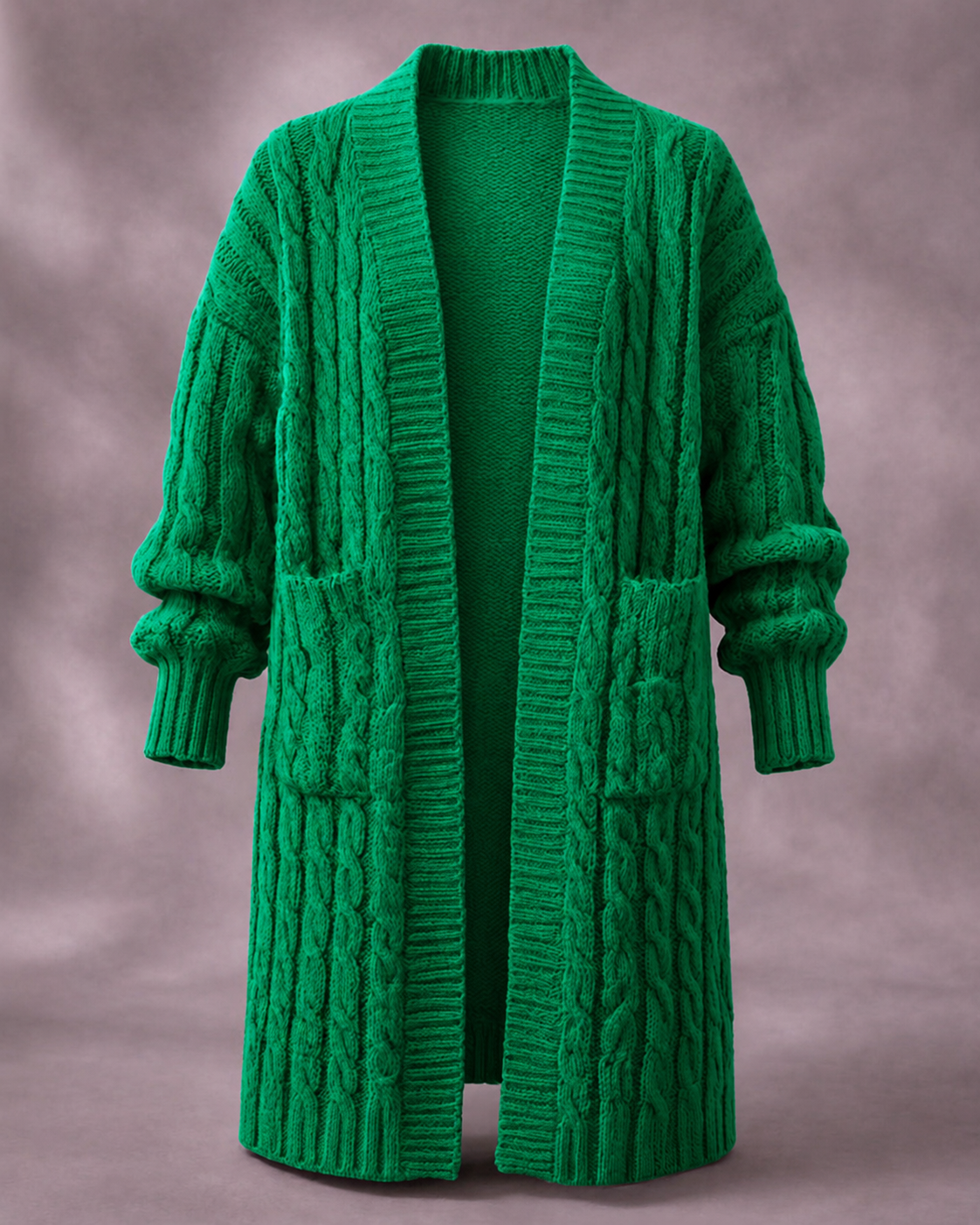 Cardigan en maille à double boutonnage Danoir Paris porté, couleur neutre, vue de face avec col et boutons visibles.