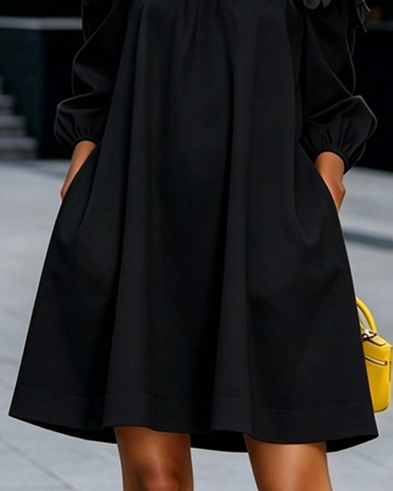 Robe à bretelles dénudées Danoir Paris Rhoda avec appliqué floral, tissu léger et design élégant pour l'été.