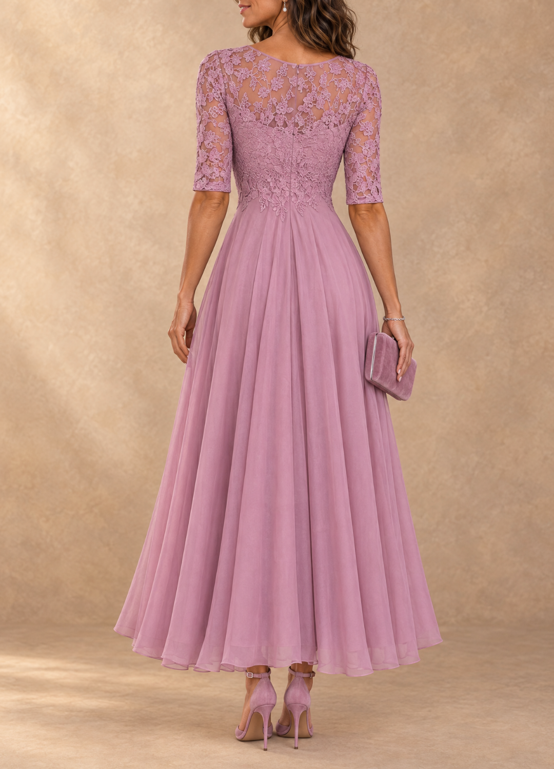 Robe en dentelle et chiffon Abella Danoir Paris, robe élégante avec détails en dentelle et tissu léger.