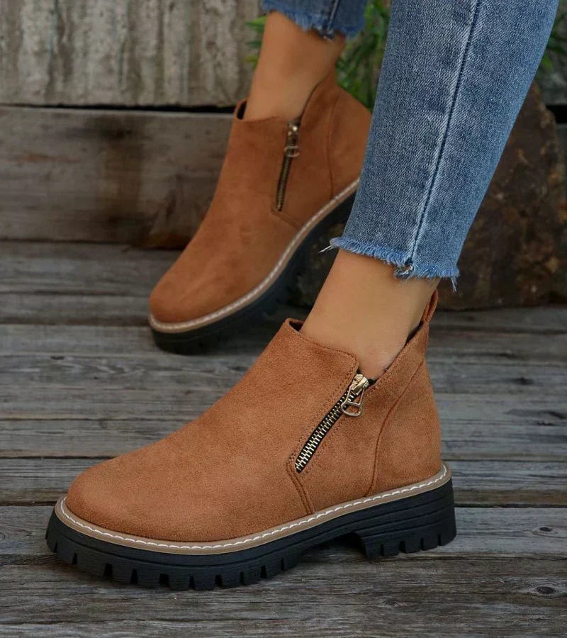 Bottines Danoir Paris Alessia confort en cuir noir avec talon moyen et lacets, style élégant et confortable pour femmes.