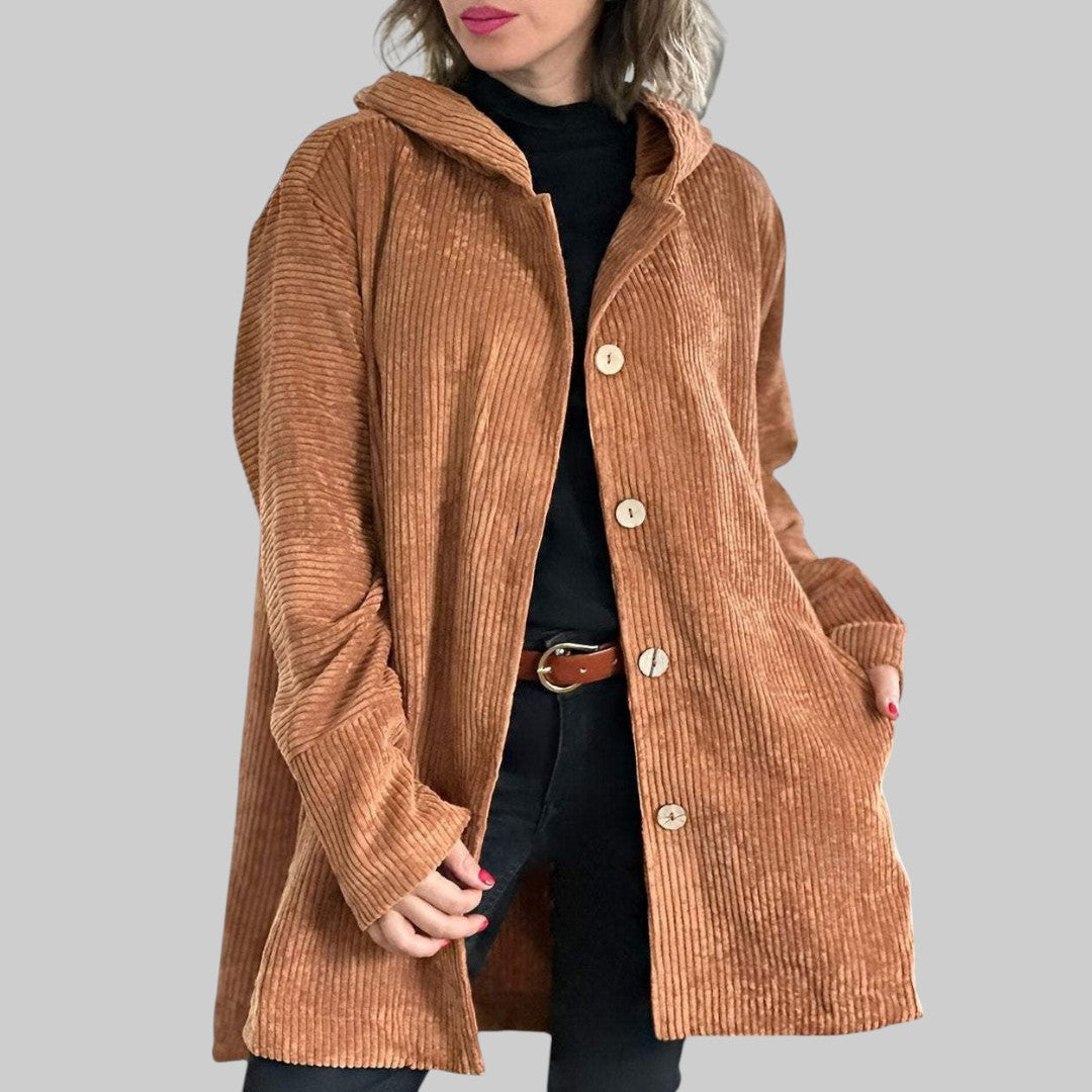 Veste matelassée Cordia™ de Danoir Paris en tissu chaud, avec doublure, détails de couture et fermeture à glissière élégante.