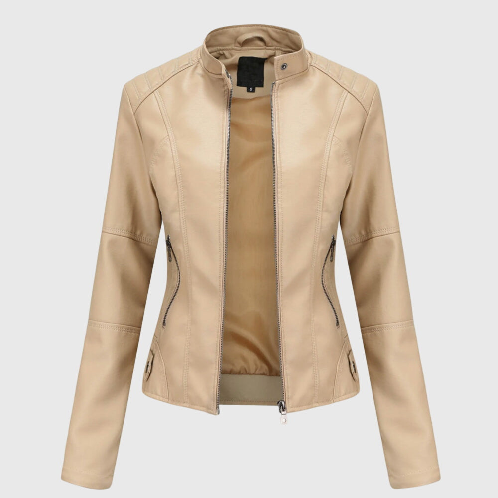 Veste en cuir élégante pour femmes Giorgina™ de Danoir Paris, détail de la coupe et de la texture du cuir noir.