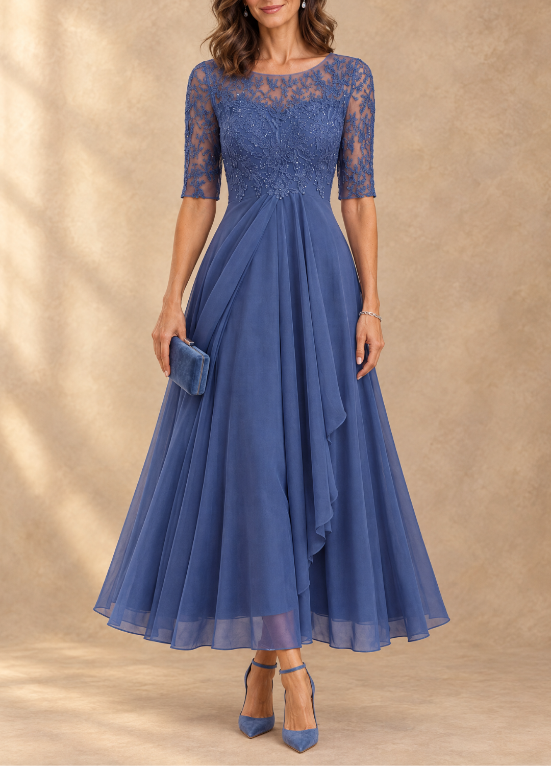 Robe en dentelle et chiffon Danoir Paris Abella, élégante vêtement de soirée avec détails délicats et finitions raffinées.