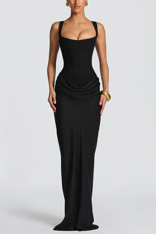 Robe maxi Éléonore Danoir Paris avec col carré, ample et élégante, en tissu fluide, portée avec style.