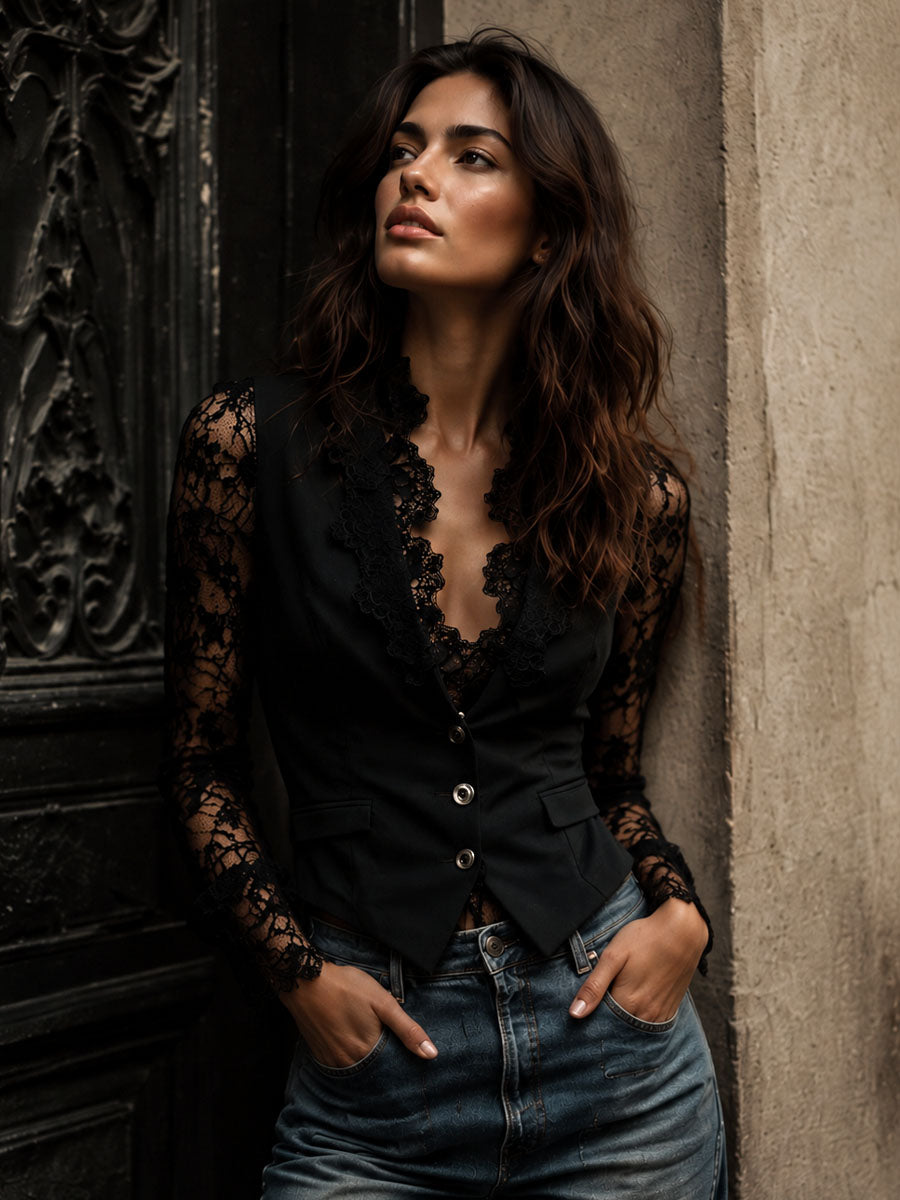 Blazer noir Noémie de Danoir Paris avec manches semi-transparentes, élégant et moderne, porté sur un mannequin.