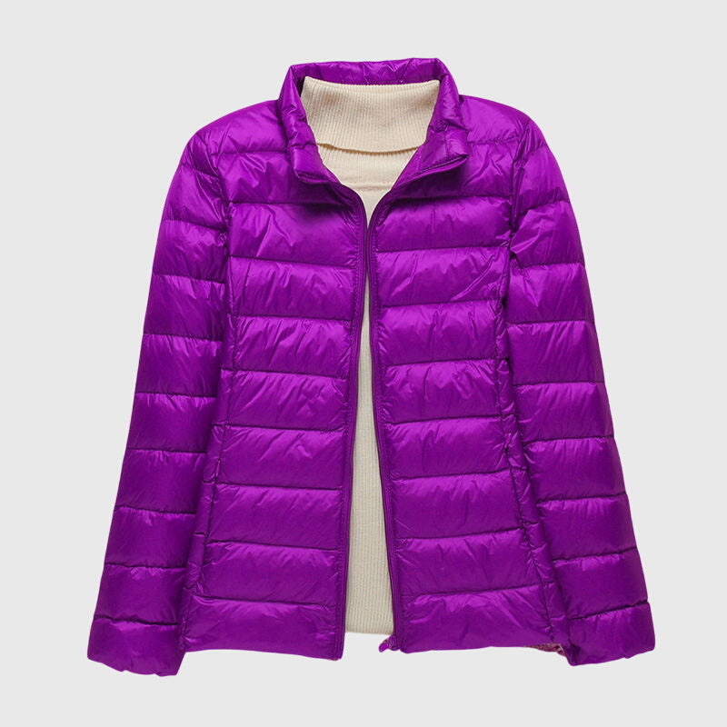 Veste matelassée ultra-légère Lily™ de Danoir Paris, en tissu doux, couleur neutre, portée sur mannequin.