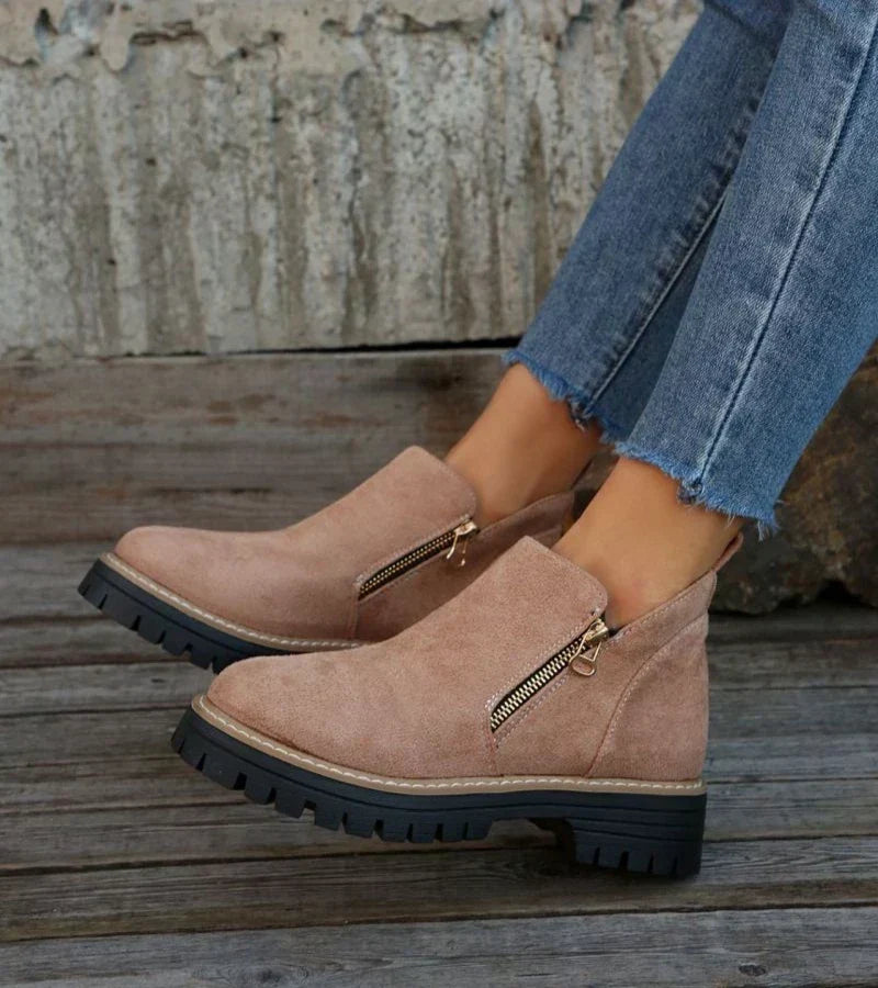 Bottines confort Danoir Paris Alessia en cuir noir avec talon moyen et design élégant, vues de face sur fond blanc