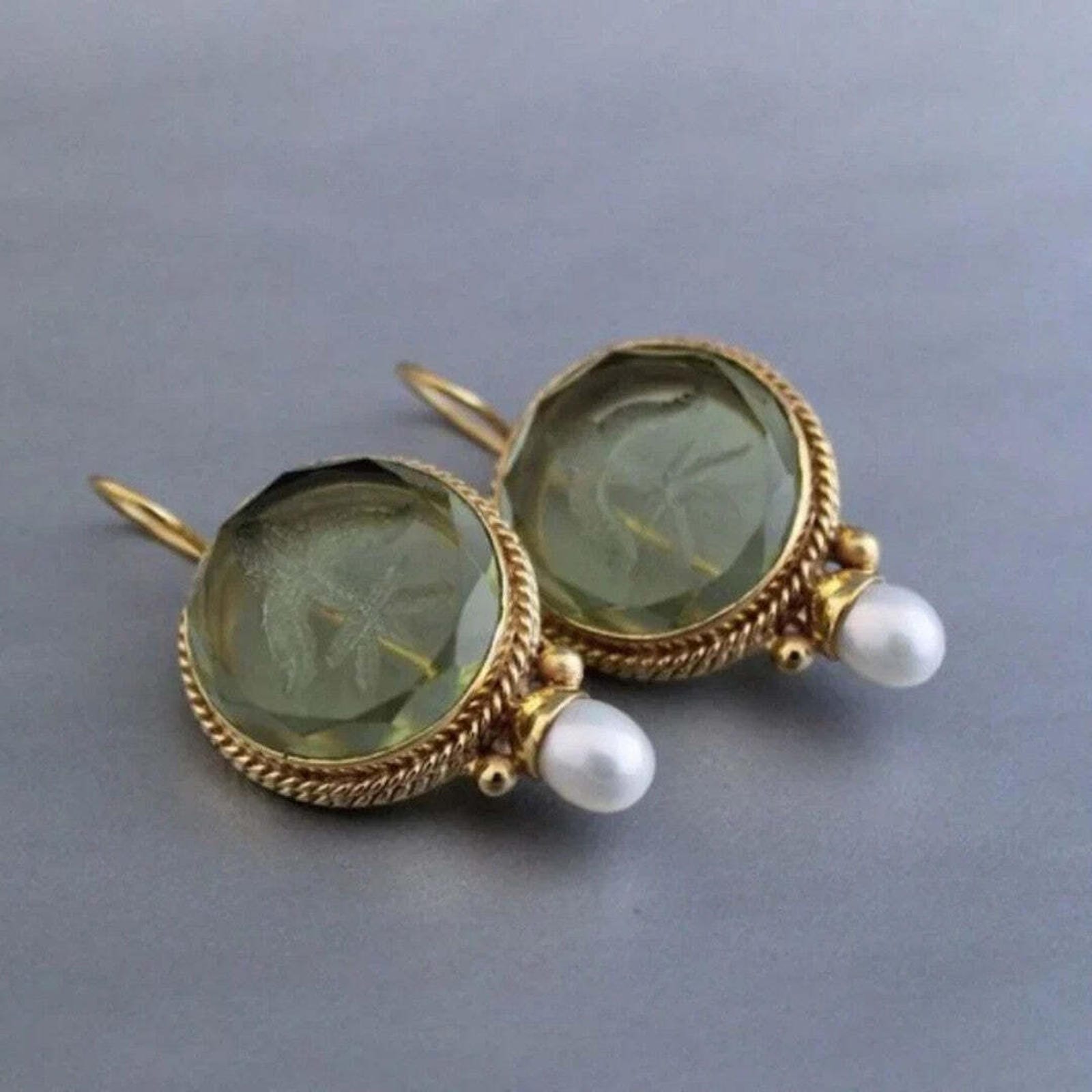 Boucles d'oreilles anciennes en jade et perles