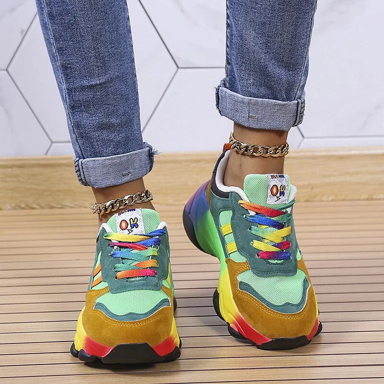 Baskets colorées Isolina Danoir Paris, chaussures confortables aux détails multicolores visibles de profil