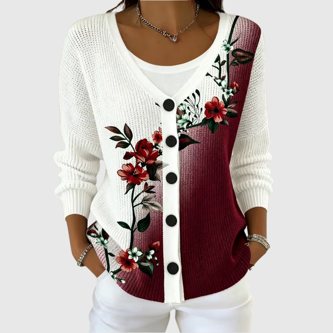 Cardigan en maille confortable Danoir Paris avec boutons, porté, montrant la texture douce et le style décontracté.