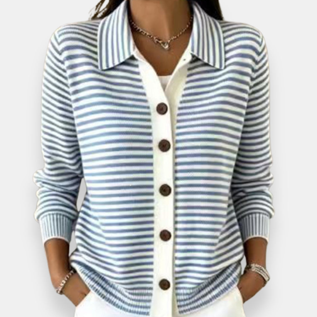Cardigan rayé Nola™ de Danoir Paris avec boutons, vue rapprochée montrant le motif à rayures et les détails du tissu.