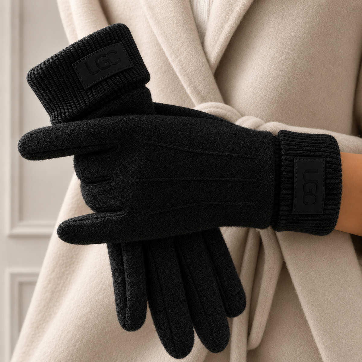 Gants en cachemire Avery Danoir Paris, modèle élégant aux poignets ajustés