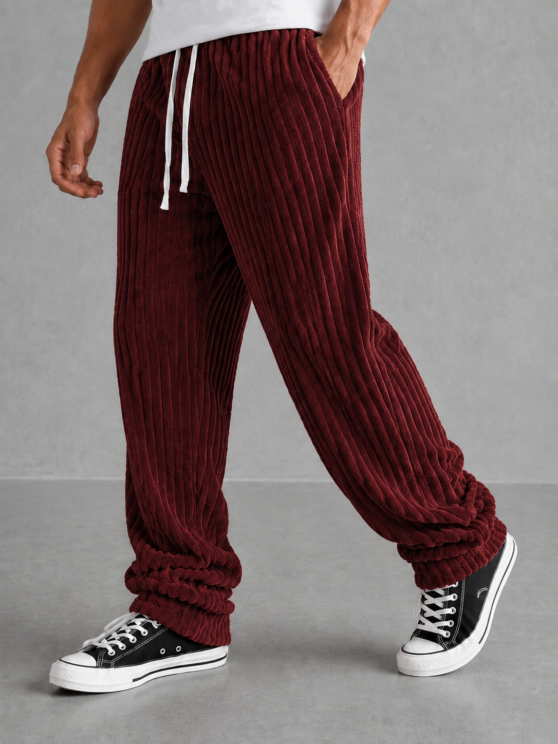Pantalon Rowan de Danoir Paris en tissu noir avec coupe élégante, vue de face sur un mannequin.