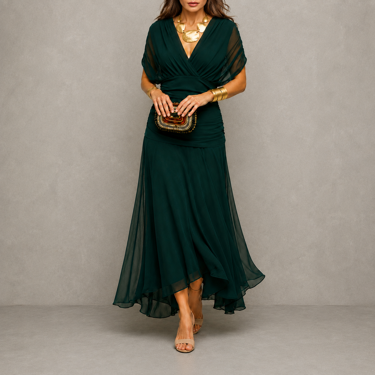 Robe de soirée drapée Émilie de Danoir Paris avec décolleté en V, tissu élégant et silhouette flatteuse visible sur l'image.