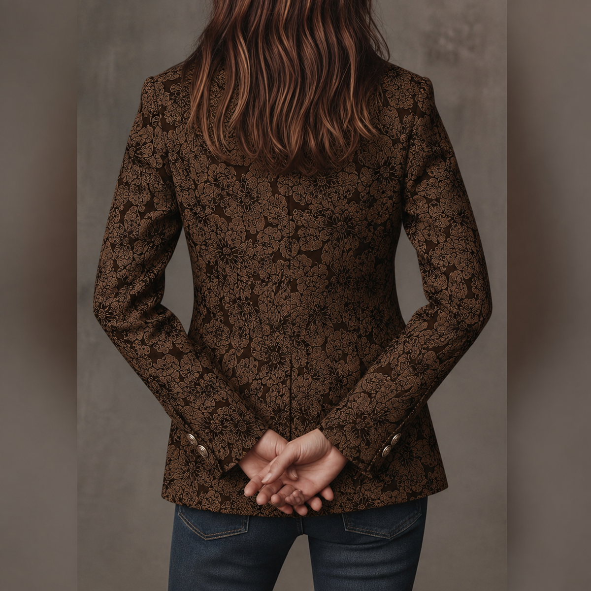 Blazer jacquard cachemire ajusté Estelle de Danoir Paris, à manches longues, motif élégant, porté sur un mannequin.