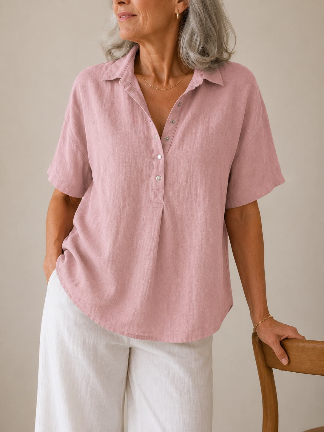 Blouse Sonja de Danoir Paris avec col et détails de boutons, vue de face, tissu léger et élégant.
