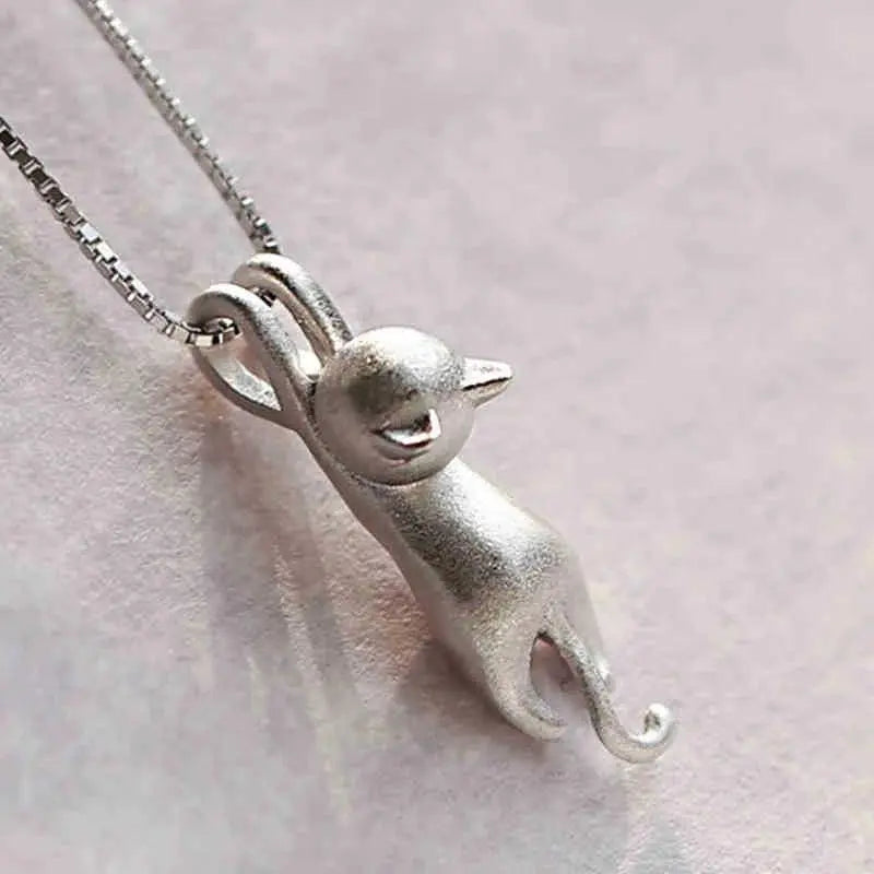 Collier amusant avec un chaton en argent 925