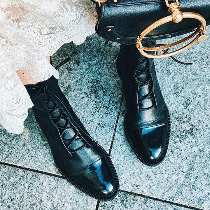 Chaussures à talons hauts Danoir Paris Harper, élégantes et de haute qualité, en cuir noir avec finition lisse.