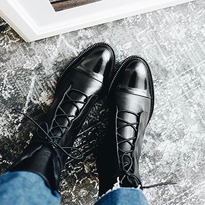 Chaussures à talons hauts Danoir Paris Harper, élégantes et de haute qualité, en cuir noir avec talons fins et finition sophistiquée.