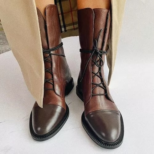 Chaussures à talons hauts Danoir Paris Harper, élégantes et de haute qualité, en cuir noir avec semelle fine et design sophistiqué.