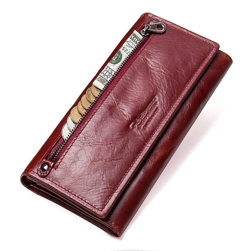 Portefeuille pour femmes en cuir véritable Danoir Paris, intérieur avec compartiments et fermoir élégant, vue de face.
