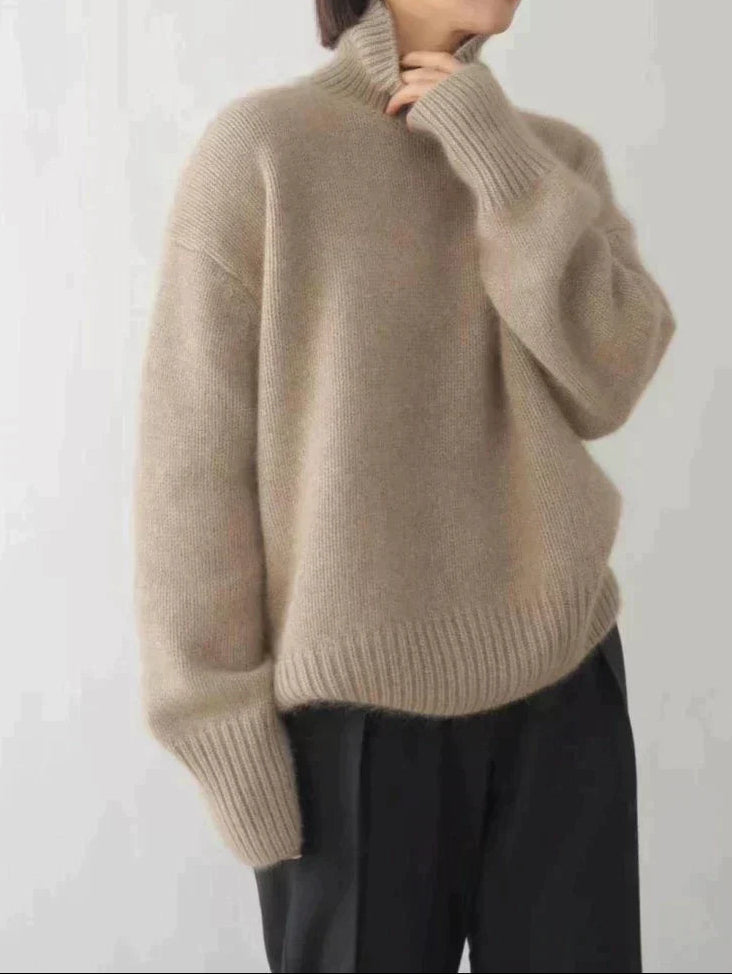 Pull en cachemire Danoir Paris Amaya, col roulé luxueux, couleur kaki, tissu doux et chaud.