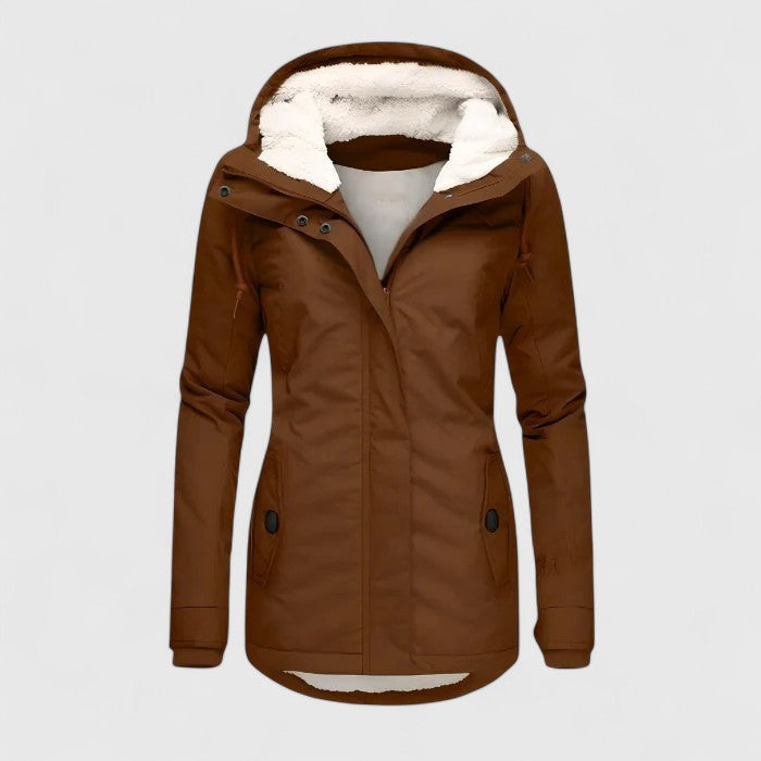 Veste sophistiquée Tivona FR873 de Danoir Paris, coupe élégante, tissu noir, détails modernes, vue de face.