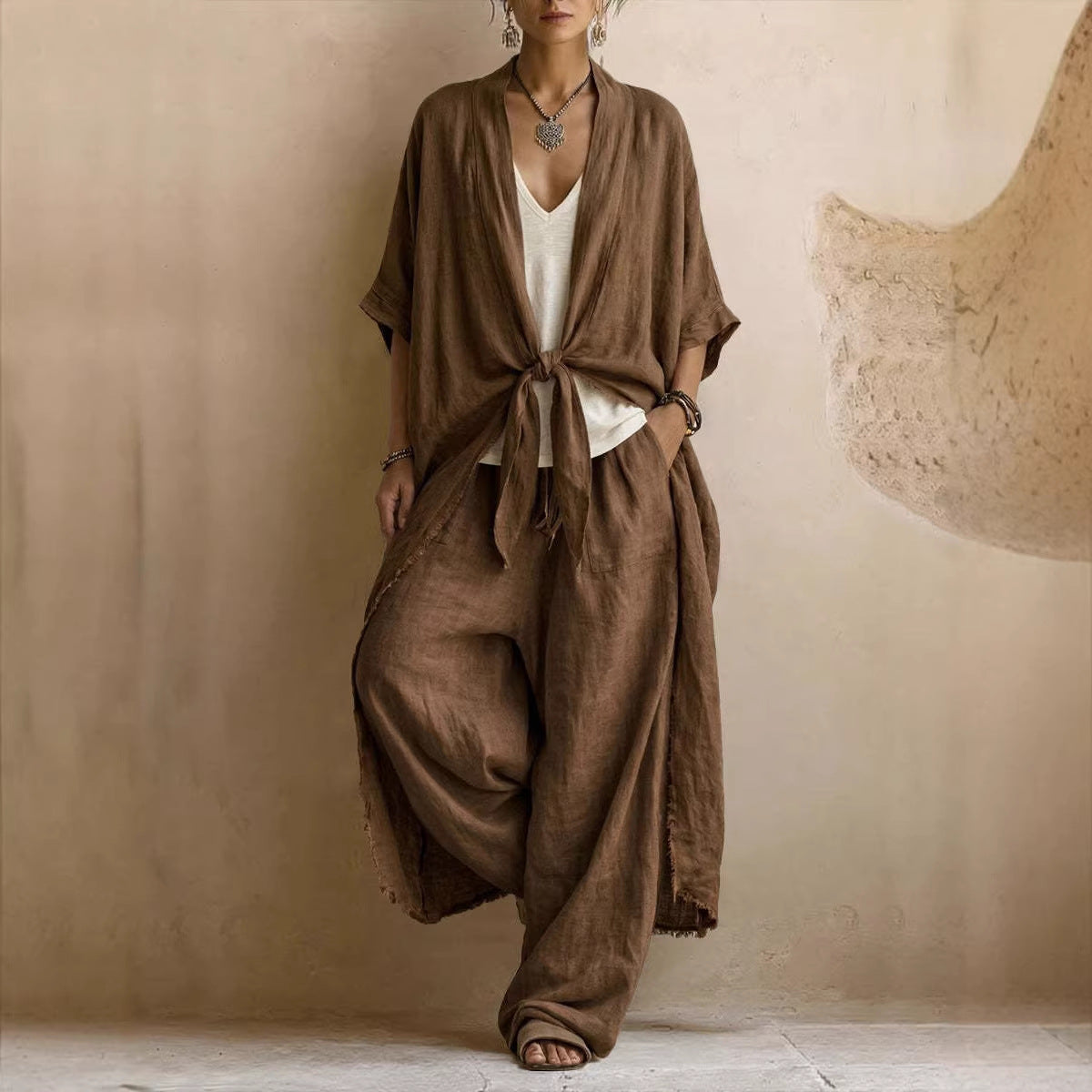 Ensemble kimono en lin oversize et pantalon large, Danoir Paris, vêtement décontracté en tissu léger et confortable.