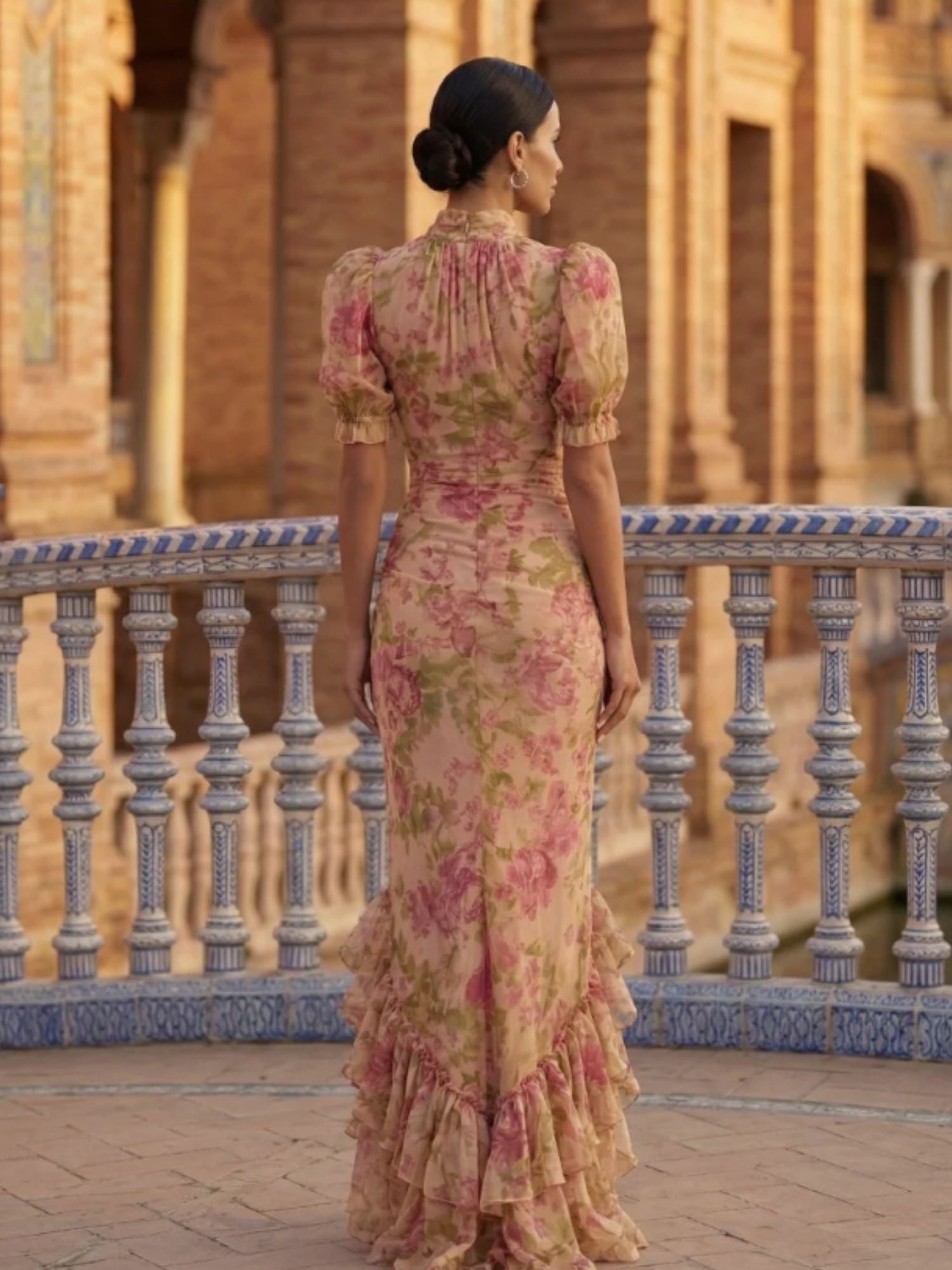 Fiora | Robe longue imprimée de roses vintage avec manches bouffantes