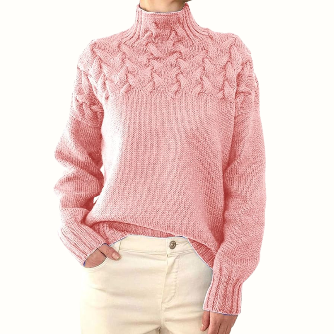 Pull en maille chaud pour femmes Elena de Danoir Paris, col roulé rose doux et confortable, porté en gros plan.