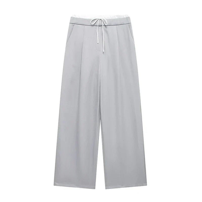 Pantalon Manon Danoir Paris en tissu léger, coupe ajustée, couleur neutre, vue de face.