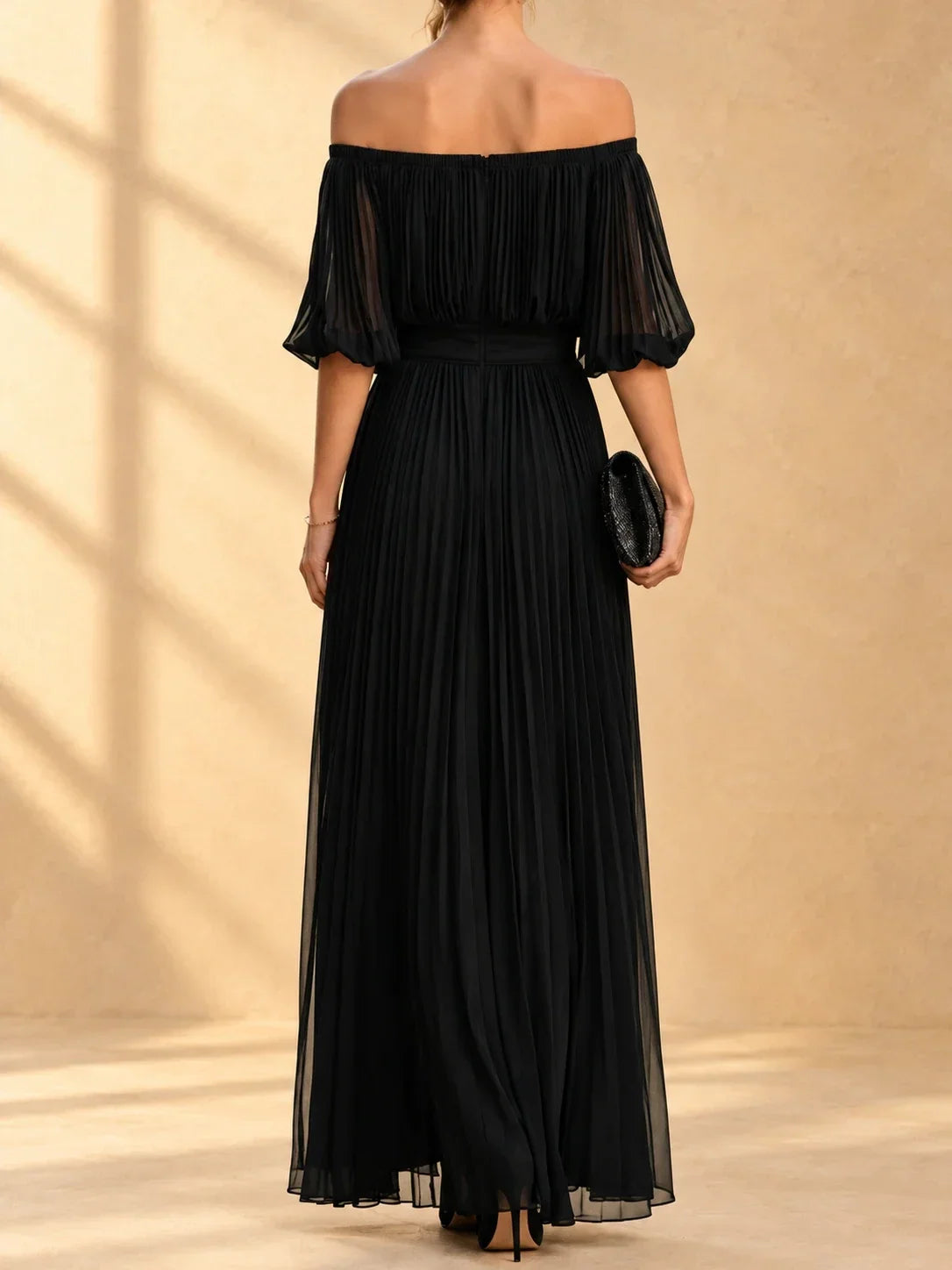 Robe maxi en chiffon Geneviève de Danoir Paris, épaules dénudées, jupe fluide, style élégant et féminin.