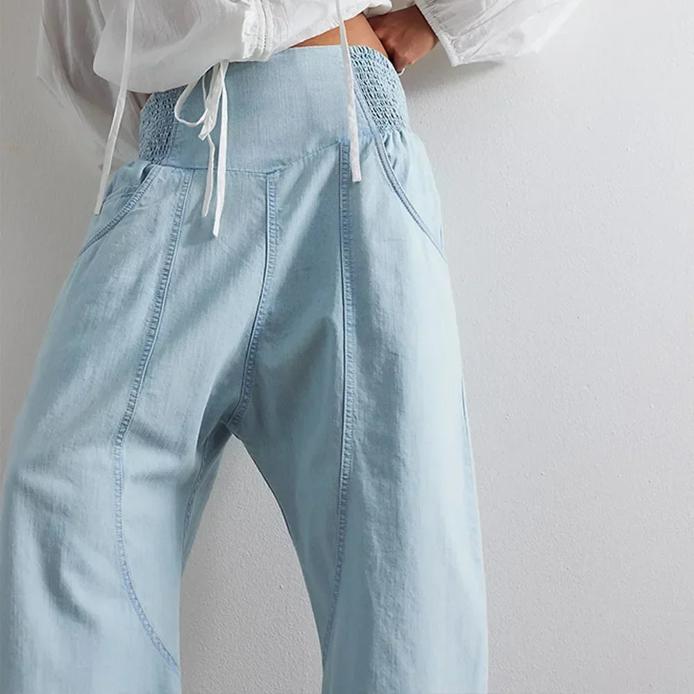 Pantalon Camille de Danoir Paris, pantalon femme en tissu noir avec coupe élégante, porté sur un mannequin.