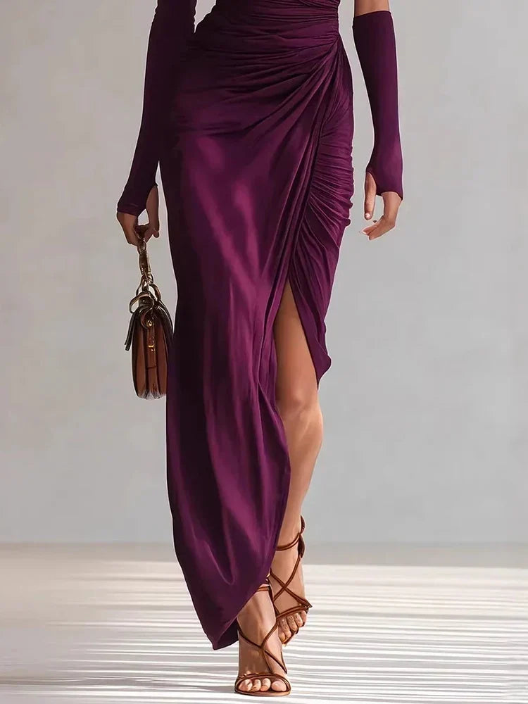 Robe maxi Danoir Paris Josephine à épaule unique froncée et longue manche, vêtement élégant en tissu fluide, vue de face