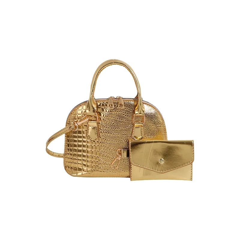 Sac Shell en cuir véritable à motif crocodile, sac polyvalent de Danoir Paris, avec poignée et fermeture élégante.