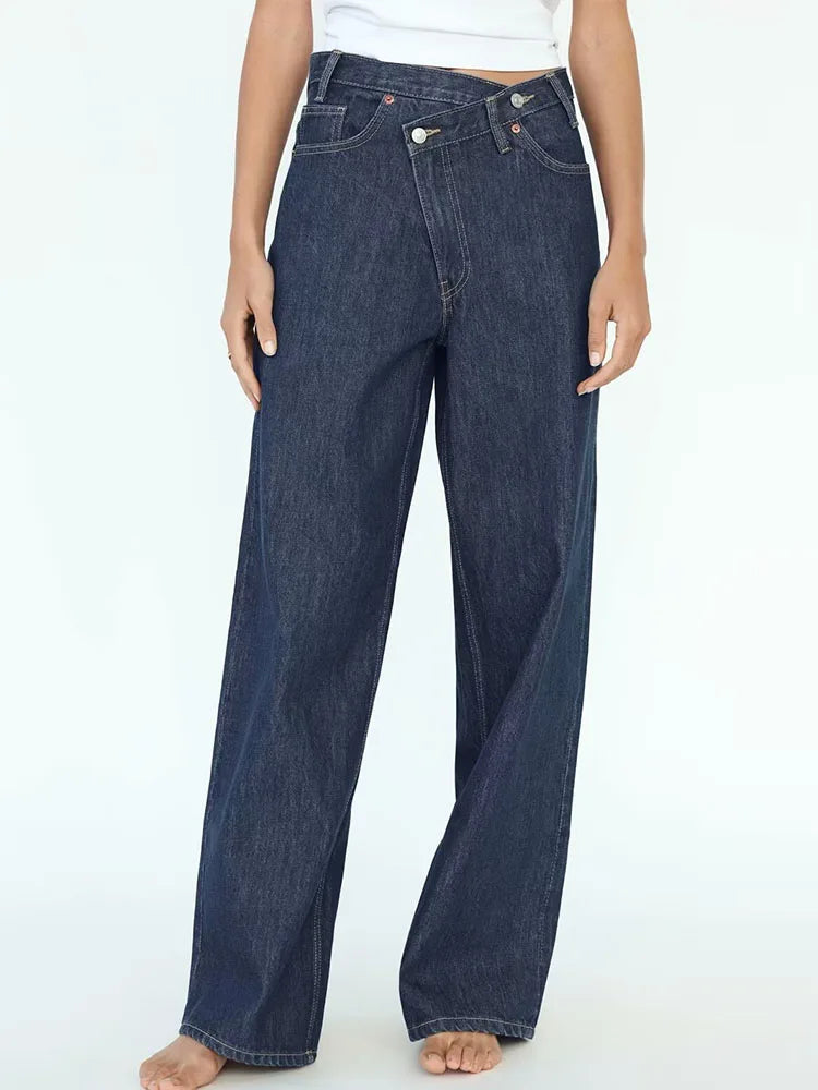Pantalon Noémie Danoir Paris en tissu noir avec coupe ajustée et détails élégants, porté sur un mannequin.