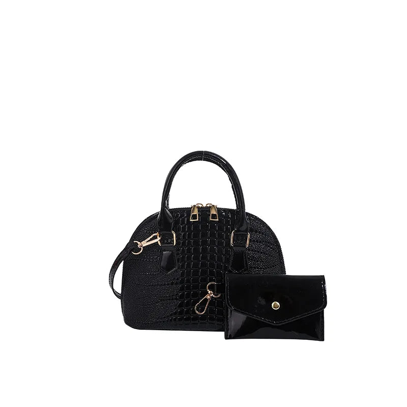 Sac shell en cuir véritable à motif crocodile de Danoir Paris, élégant et polyvalent, avec une texture sophistiquée visible en image.