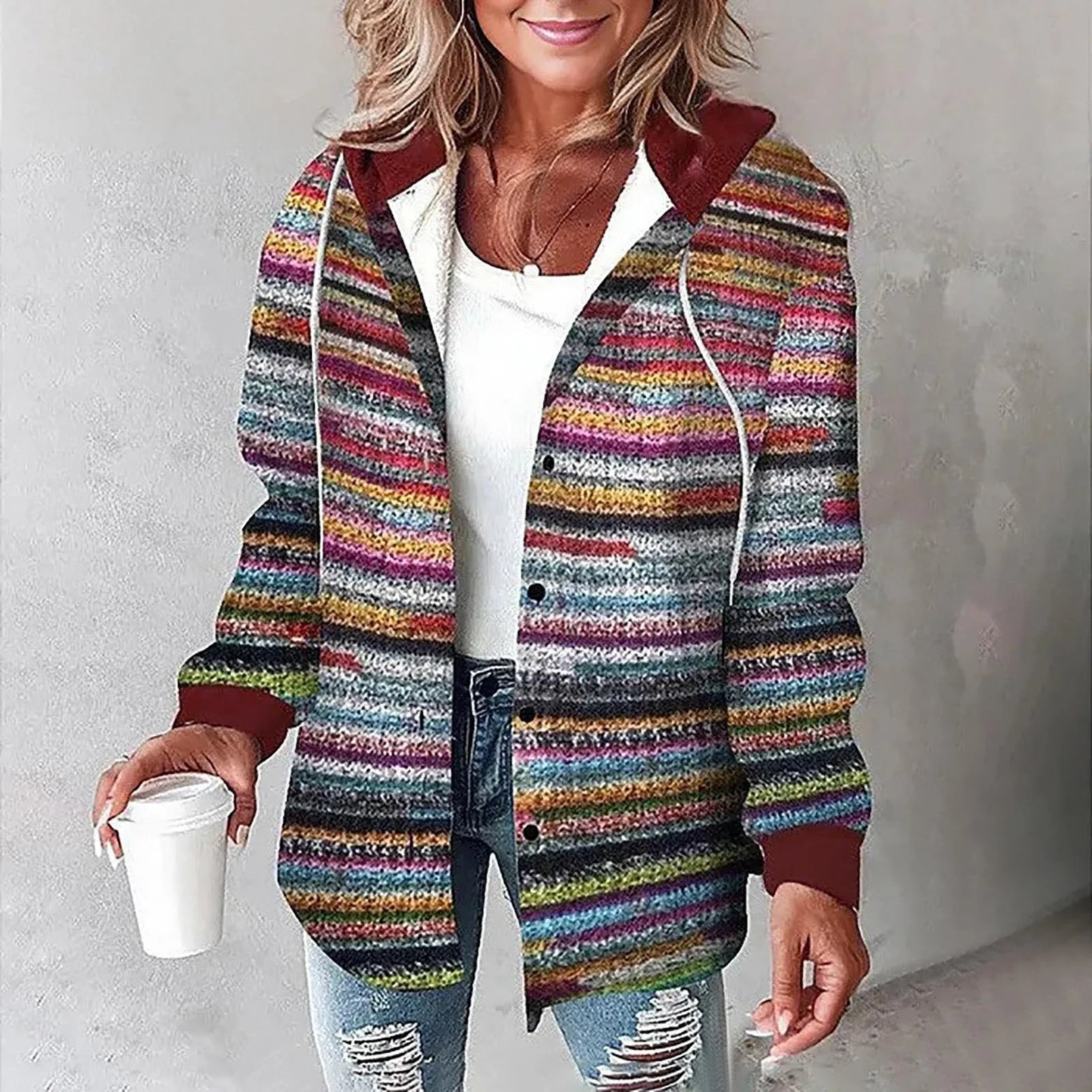 Veste d'automne MARTINA™ de Danoir Paris en tissu chaud, couleur neutre, avec col et manches longues, portée sur un mannequin.