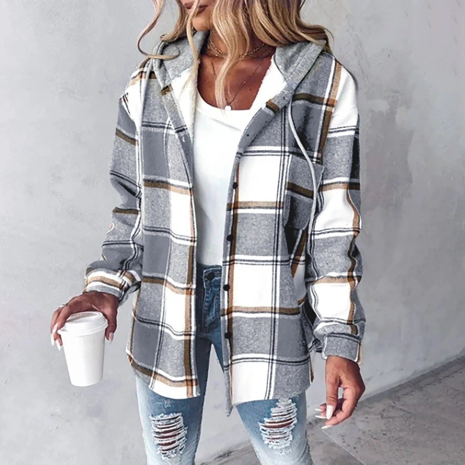 Veste d'automne MARTINA™ de Danoir Paris en tissu chaud, coupe élégante et détails modernes, portée sur un mannequin.