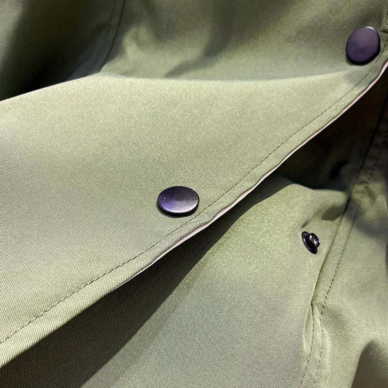 Veste élégante Danoir Paris Alvienne, coupe sophistiquée avec protection contre le vent et les intempéries, tissu imperméable.