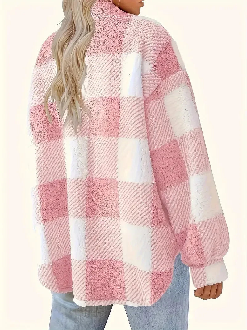 Veste en polaire à carreaux élégante Martin Danoir Paris, doublée douce et chaude, avec col montant et motif à carreaux tendance.