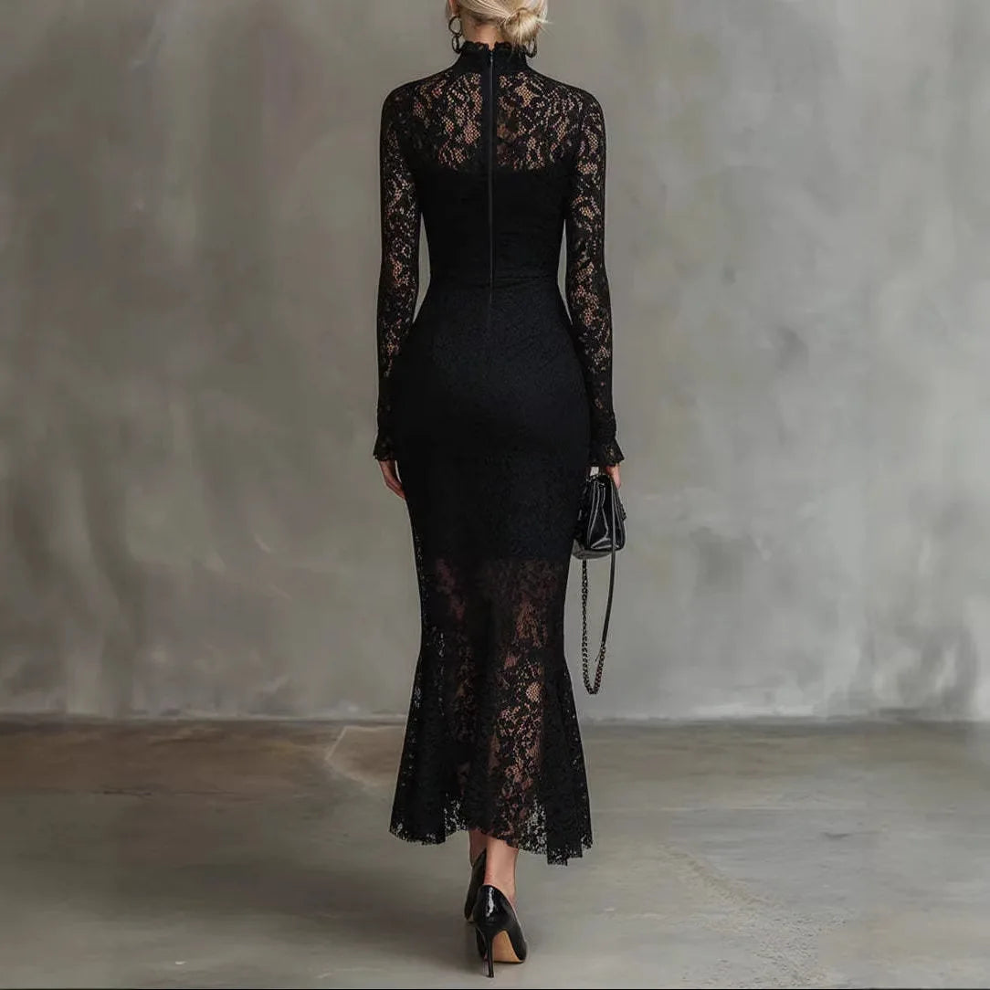 Robe de soirée en dentelle noire Arabella par Danoir Paris, col montant et manches longues, élégante et sophistiquée.
