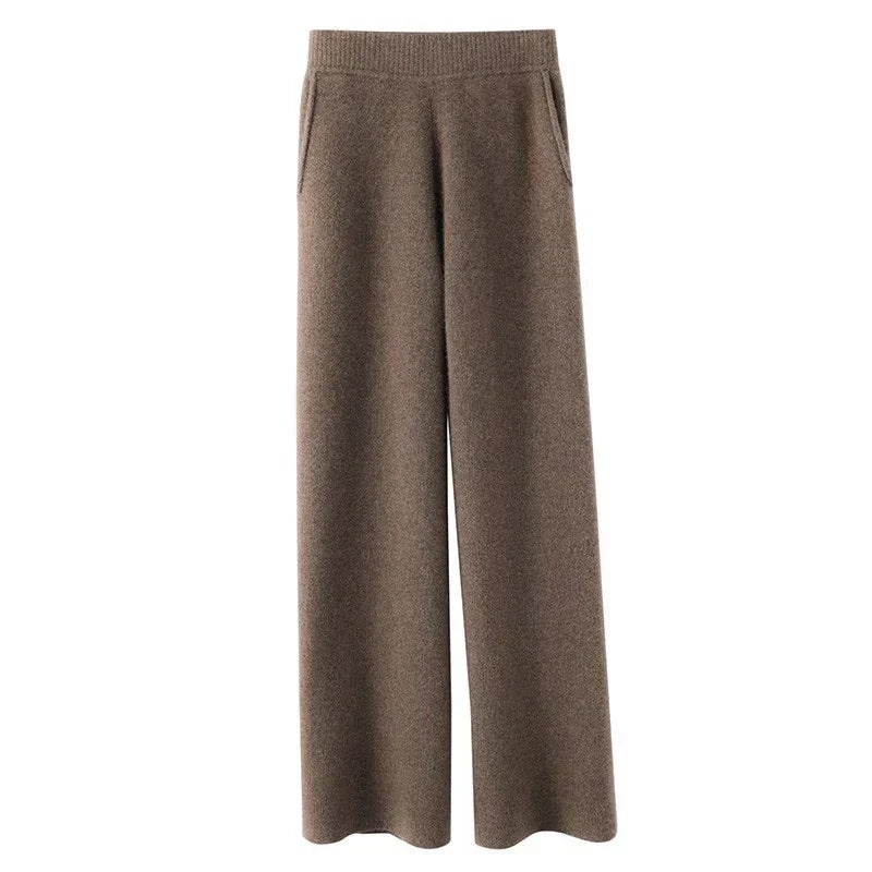 Pantalon Chloé de Danoir Paris en tissu léger beige, vue front avec détails de couture et ceinture ajustable.