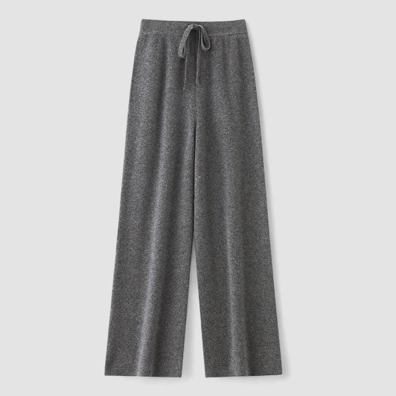 Pantalon Juliette de Danoir Paris en tissu léger, coupe ajustée, couleur neutre, visible sur un fond clair.